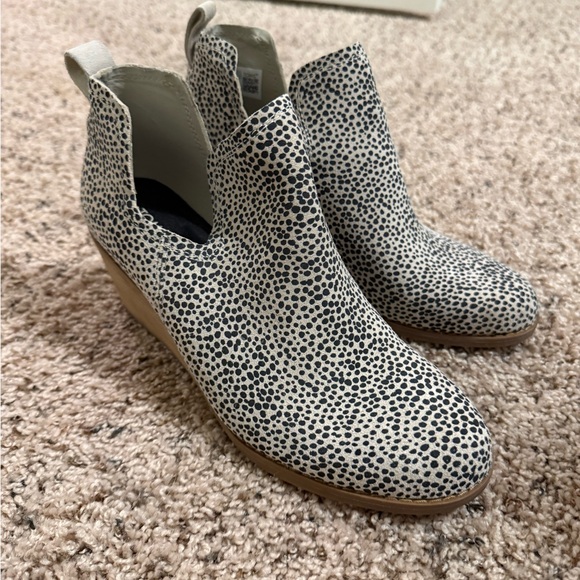 Toms Shoes - Toms Black and White Patterned Ankle Boots